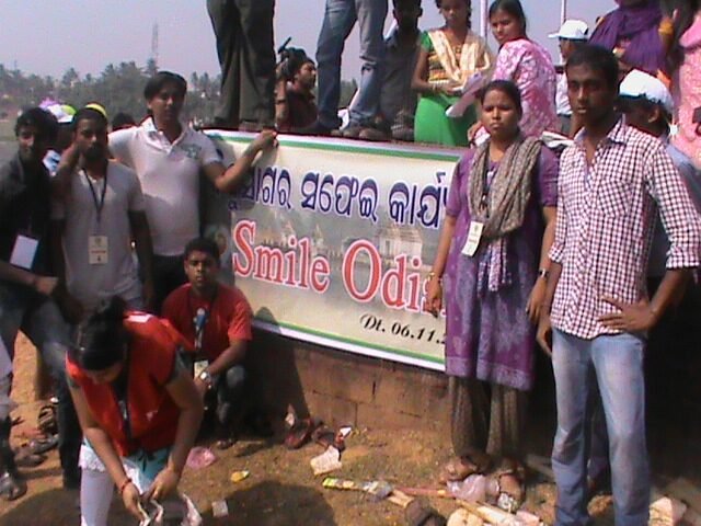 Volunteers at the Bindu Sagar cleanliness programme